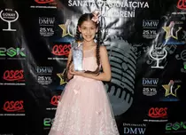 Cum îşi petrecere vacanţa Isabella Damla Güvenilir, protagonista din „Elif”