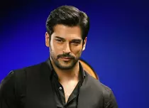 Aşteptarea a luat sfârşit! Burak Özçivit se întoarce la seriale