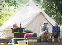 Azi, 15 octombrie, are premiera la HBO și pe HBO GO primul episod din noul serial original „Camping”