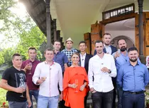 Gospodarii și fetele care încearcă să-i cucerească trec în această seară la un alt nivel