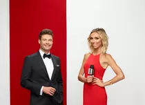 Postul E! difuzează „Live from the red carpet”, la a 61-a ediție a premiilor Grammy