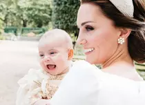 Prințul Louis a împlinit un an, iar imaginile făcute de Kate Middleton sunt adorabile