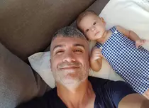 FOTO. Fiul lui Özcan Deniz a împlinit un an. Aflaţi cum şi-a sărbătorit fiul actorul din „Mireasa din Istanbul”