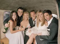 Actrița Jennifer Aniston este gata să se întoarcă în serialul „Prietenii tăi”. Cine mai e gata?
