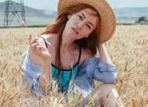 GALERIE FOTO. Actrița Olimpia Melinte, vacanță cu rulota la mare și cu cortul, la munte