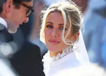 Cântăreața Ellie Goulding s-a căsătorit. Cum arată spectaculoasa rochie de mireasă pe care a ales-o