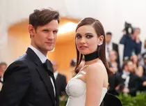 De ce s-au despărțit actorii Matt Smith și Lily James, după 5 ani de relație