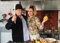 Mircea Dinescu intră în lumea modei în prima ediţie „Politică şi delicateţuri” din 2020. Adina Buzatu va fi invitata sa