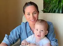 VIDEO. Meghan Markle îi citește povești micuțului Archie marcând astfel prima aniversare a fiului său