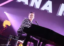 Ștefan Bănică a lansat un nou single, „E beton coana mare”, pe ritmuri de Rock’n’Roll