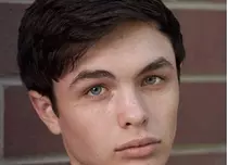 S-a aflat de ce a murit Logan Williams, actorul din serialele „The Flash” și „Glasul inimii”