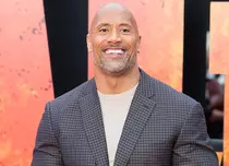 De la „Red Notice” la „Red One”: Dwayne Johnson, pe care îl vom vedea curând la Netflix, pregătește o comedie nouă și pentru Amazon