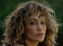 Actriţa şi cântăreaţa Jennifer Lopez va primi premiul People’s Icon în cadrul galei E! People’s Choice Awards