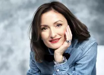 „România, te iubesc!”. Paula Herlo prezintă ancheta „Bolnavi de lăcomie”