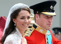 Tortul de la nunta prințului William cu Kate Middleton „a dărâmat” ușile la Palatul Buckingham