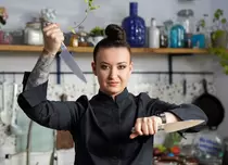 Roxana Blenche, finalistă la „Chef la cuțite” și prezentatoare a emisiunii „Hello Chef” pregătește un nou proiect la Antena 1