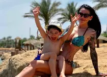 Roxana Vancea, însărcinată în aproape patru luni, poze în costum de baie în vacanța din Egipt. „Fericire”