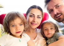 Gabriela Cristea, de urgență la spital cu fiica sa, Victoria. Ce a pățit micuța