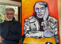Actorul Pierce Brosnan își expune picturile la Los Angeles. Cu ce sumă colosală a vândut un tablou