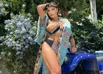 Loredana Groza pune internauții pe jar! Cum a fost surprinsă artista la plajă