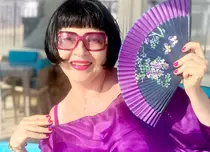 Cum arăta Neti Sandu la începutul carierei în televiziune. Povestea secretului din buletin și mitul celebrei coafuri