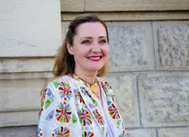 Elena Lasconi, detalii inedite despre primul ei job. Ce sacrificii făcea pentru a ajunge la muncă: „M-am întâlnit cu lupii”