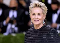 Sharon Stone a recreat celebra scenă din „Basic Instinct”. Cum s-a fotografiat actrița la 66 de ani. Reacția fanilor