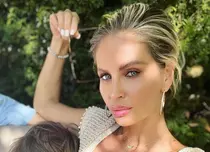 Andreea Bănică, printre vedetele care și-au făcut al treilea vaccin anti-Covid. Ce mesaje au transmis artiștii după doza booster