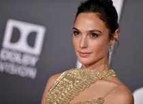 Gal Gadot, de o frumusețe rară la premiera „Red Notice”. Actrița a născut acum doar patru luni