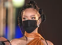 Rihanna, apariție controversată la ceremonia de învestire a primului președinte din Barbados. Ce a uitat să poarte