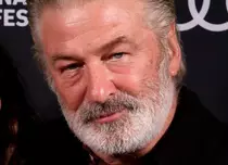 „Eu nu am apăsat pe trăgaci. Nu, nu, nu”. Alec Baldwin, noi dezvăluiri controversate după moartea Halynei Hutchins