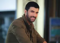 Engin Akyürek, actorul din „Fiica ambasadorului”, a fost desemnat „Cel mai frumos bărbat din lume”