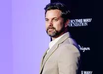 Joshua Jackson și Ray Romano, protagoniști în serialul HBO Max „How to Survive Without Me”. Tot ce știm despre proiect