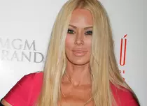 Primele imagini cu Jenna Jameson după ce a fost externată. Ce folosește pentru a putea merge