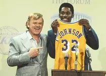 Tot ce trebuie să știi despre serialul HBO: „Momentul victoriei: Ascensiunea dinastiei Lakers”