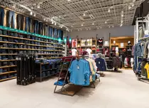 Curățenia spațiilor comerciale de mari dimensiuni