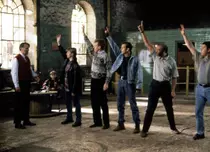 După 25 de ani, Disney+ pregătește o urmare pentru „Gol pușcă”, „The Full Monty” (1997)