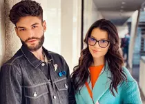 Cleopatra Stratan și Edward Sanda se vindecă prin artă de traumele suferite la „America Express”. Au lansat melodia „Cu pistolul la tâmplă”