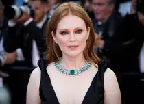 Julianne Moore a deschis oficial Cannes 2022. Cele mai spectaculoase ținute de pe covorul roșu din prima seară de festival