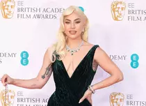 Lady Gaga, apariție de senzație în costum de baie. Cum s-a fotografiat la piscină