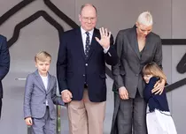 Prințul Albert de Monaco, escapadă în Disneyland alături de gemenii Gabriella și Jacques