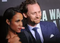 Tom Hiddleston a devenit tată pentru prima dată! Logodnica lui, Zawe Ashton, a născut
