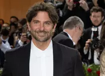 Bradley Cooper are o nouă iubită. Fostul ei soț a fost condamnat la închisoare