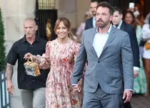 Jennifer Lopez a împlinit 53 de ani în timpul vacanței din Paris. Cum a răsfățat-o Ben Affleck