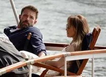 Imagini virale cu Ben Affleck dormind cu gura deschisă în luna de miere. Explicația se află în contractul prenupțial impus de JLo