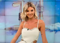Ramona Olaru, mai provocatoare ca niciodată în costum de baie! Ce imagini de senzație a publicat de la mare