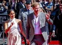 Decizia luată de Prințul Harry și Meghan Markle, după ce medicii s-au arătat „îngrijorați” de starea de sănătate a Reginei Elisabeta