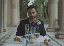Cine este actorul Jesús Castro, protagonistul celui mai vizionat serial latino de la Netflix, “Jurnalul unui gigolo”