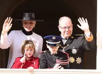 Albert și Charlene de Monaco sărbătoresc separat 14 ani de căsătorie. Prințul a plecat la 10.000 de kilometri depărtare de familie