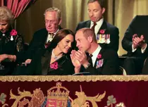 Cum a onorat-o Kate Middleton pe Regina Elisabeta în timpul ceremoniilor pentru Remembrance Day